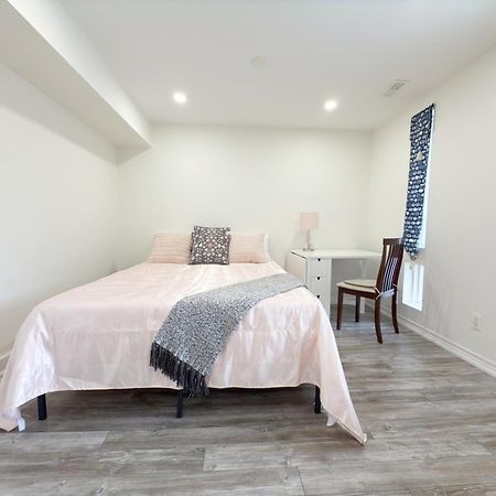 Cozy Room With Private Bath Near Don Mills Subway Toronto Exteriör bild